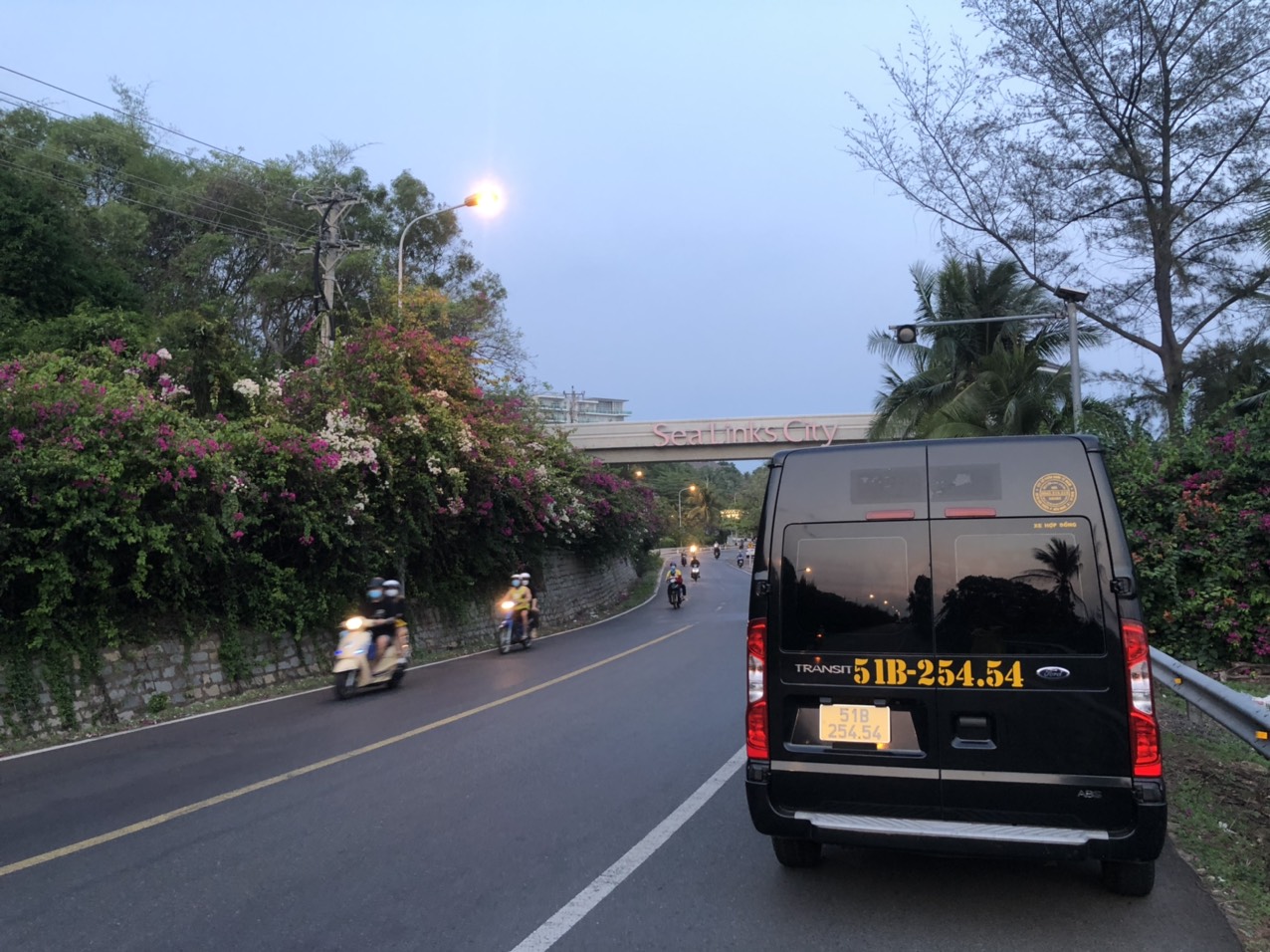 THUÊ XE 16 CHỖ TẠI TPHCM ĐI SEALINK MŨI NÉ