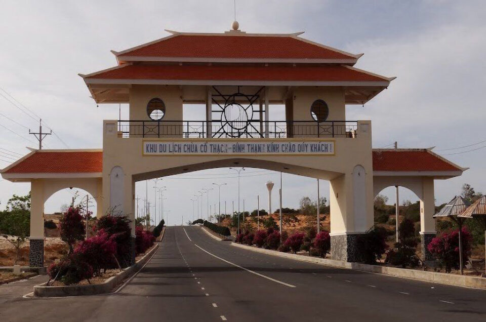 THUÊ XE 16 CHỖ TỪ TPHCM ĐI BIỂN CỔ THẠCH