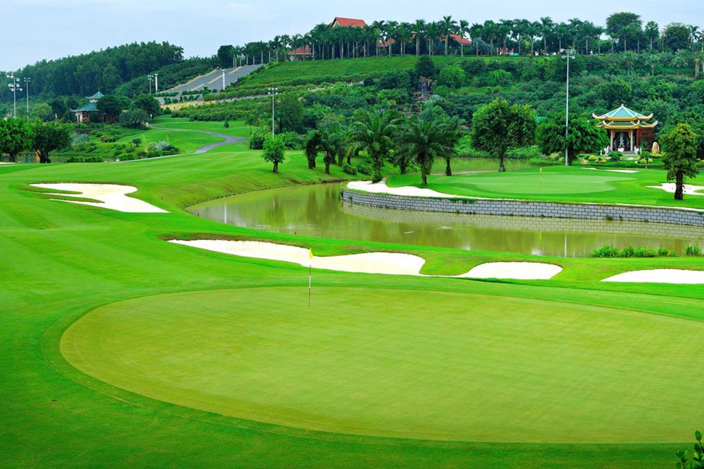 Thuê xe đi đánh golf tại Vietnam Golf&Country Club